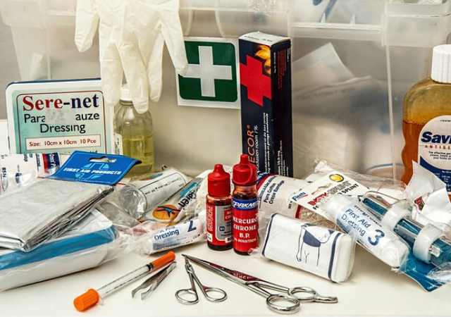 Storm Preppers - How to Make a 40 Piece First Aid Kit - Updated